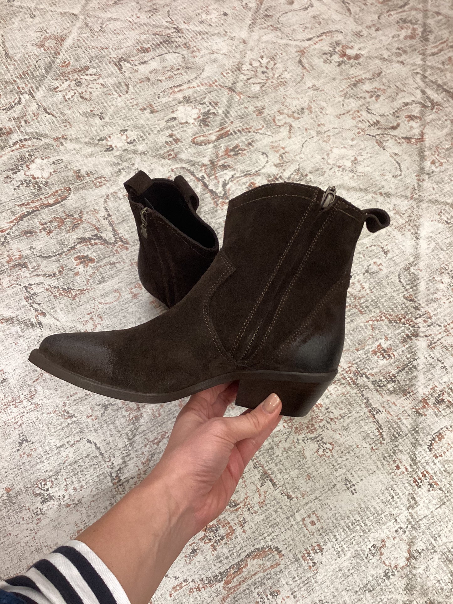 Stivaletti alla Caviglia in Camoscio – Cioccolato