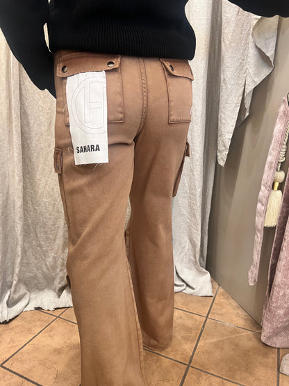 Have one pantalone cargo