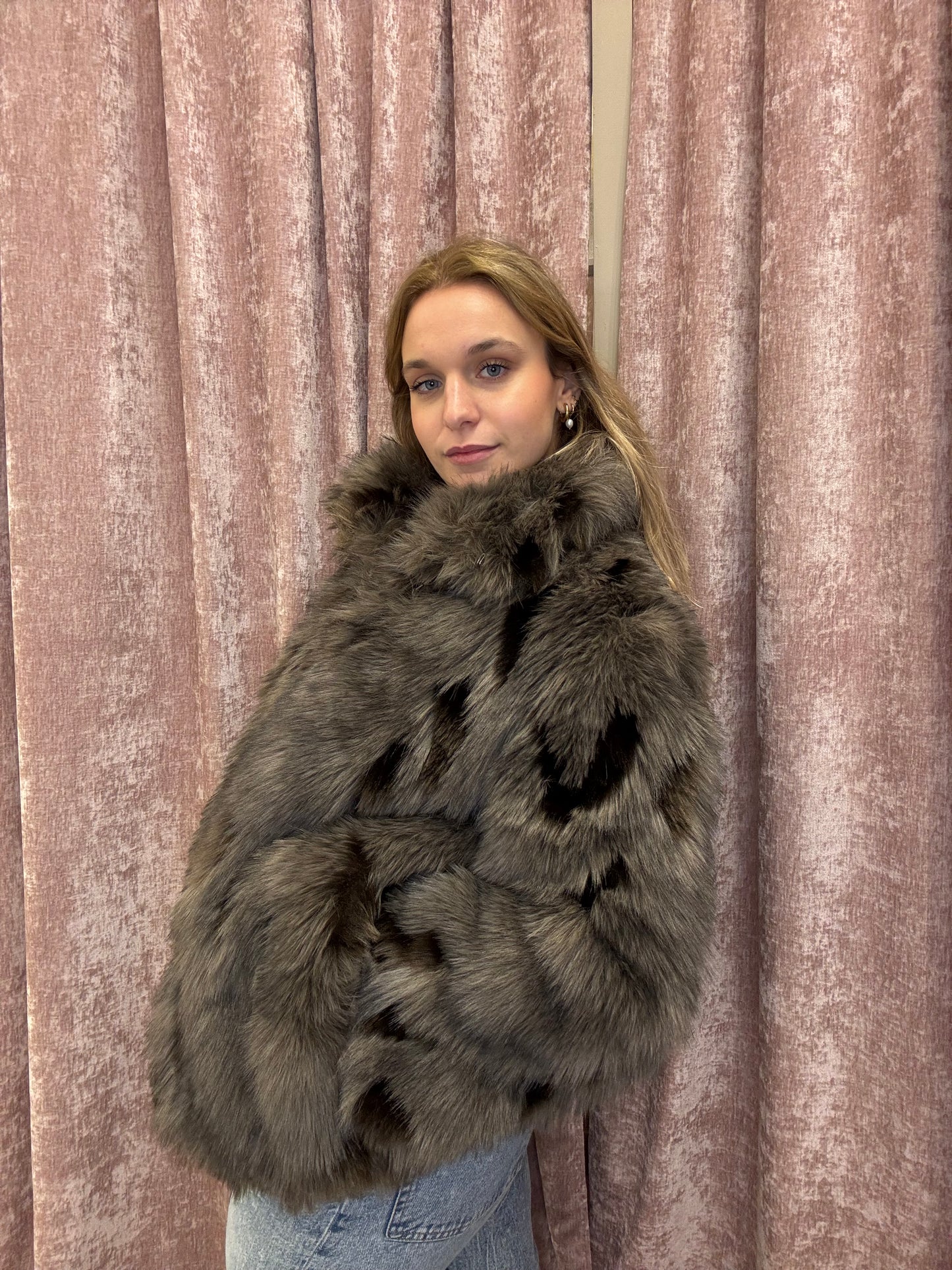 Eco pelliccia maculata grigio e beige