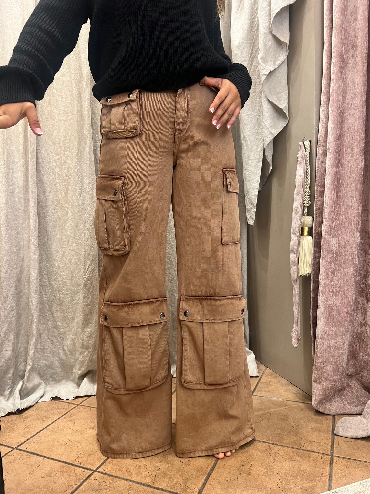 Have one pantalone cargo