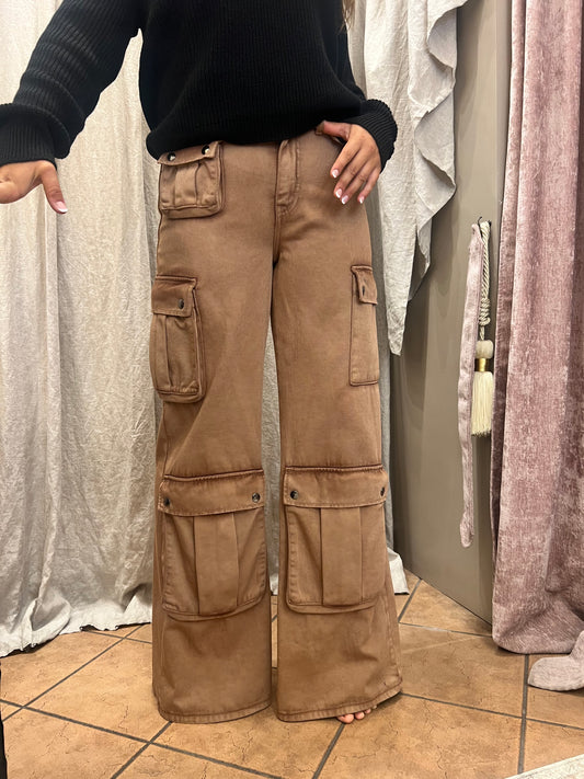 Have one pantalone cargo