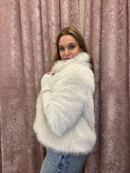 Eco pelliccia con manica a tre quarti