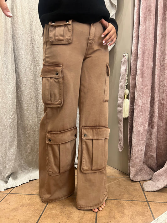 Have one pantalone cargo