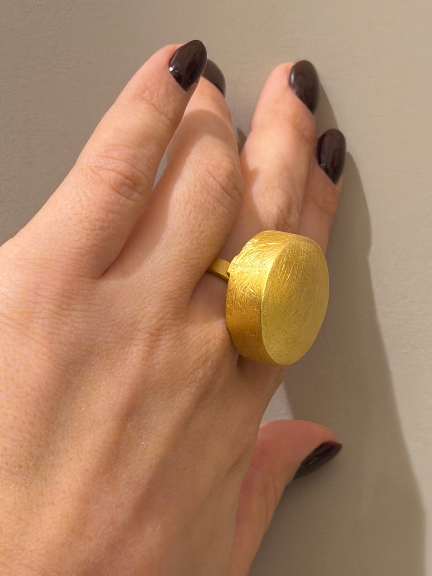 Anello bombato dorato