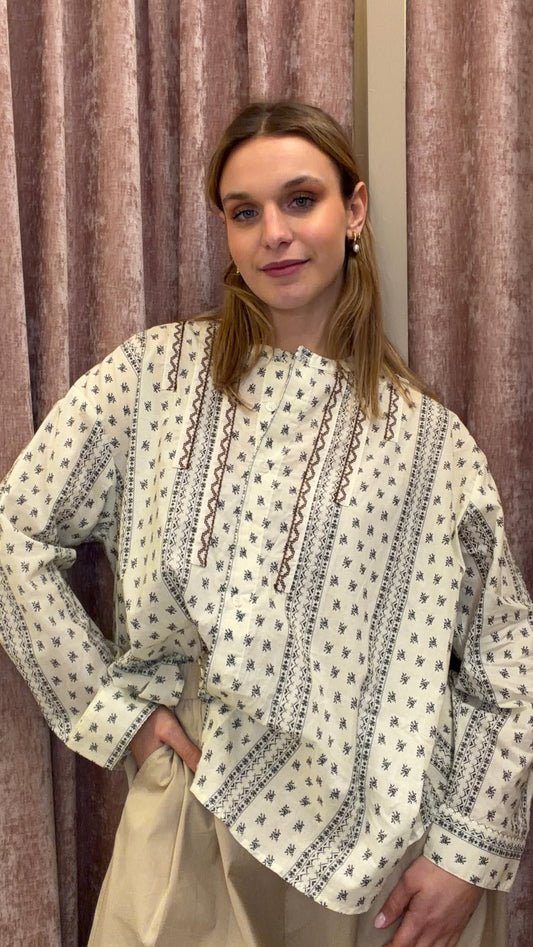 Camicia "Boho-Chic" con Ricami Geometrici