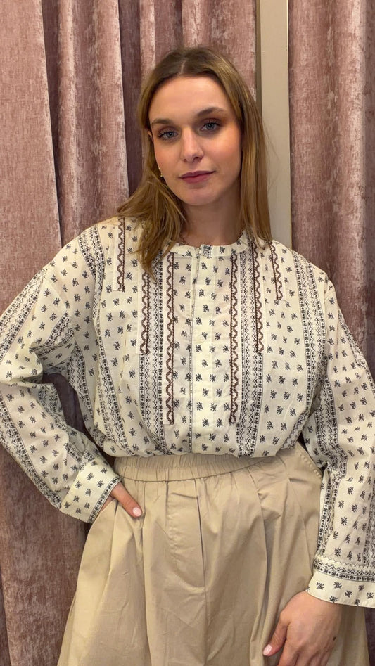 Camicia "Boho-Chic" con Ricami Geometrici