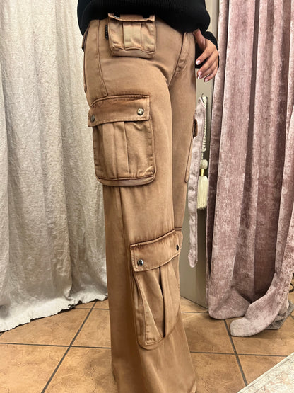 Have one pantalone cargo