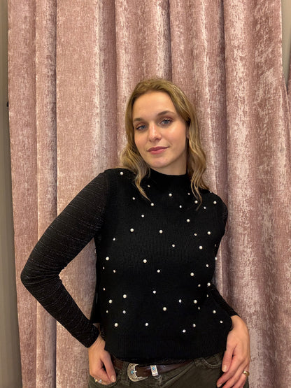 Gilet nero con perle e bottoni gioiello