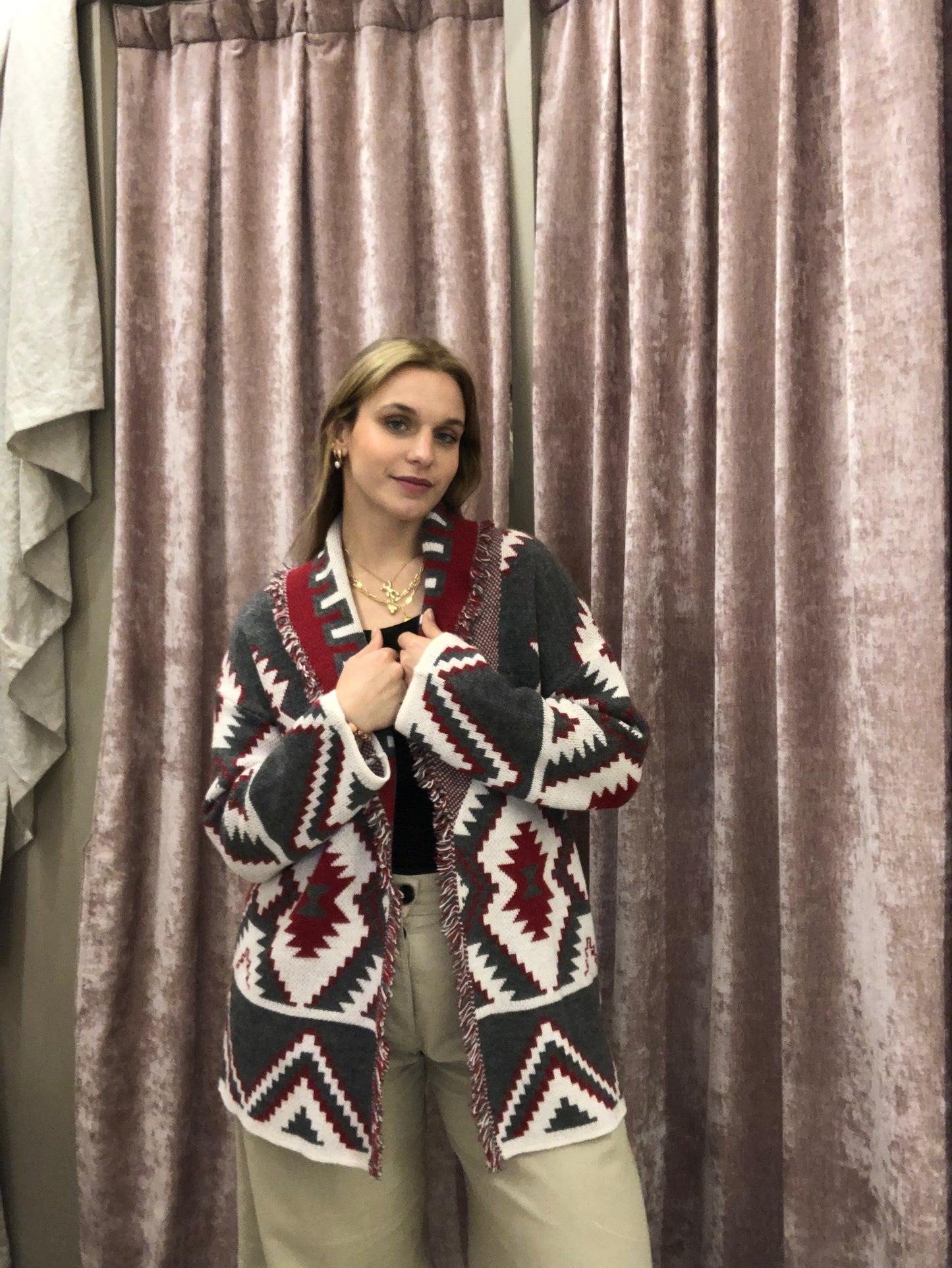 Cardigan jacquard grigio e bordeaux con cintura